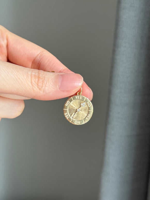 14k yellow gold lucky spinner with diamonds
