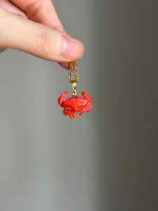 18k carved red crab pendant