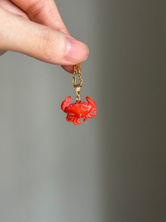 18k carved red crab pendant