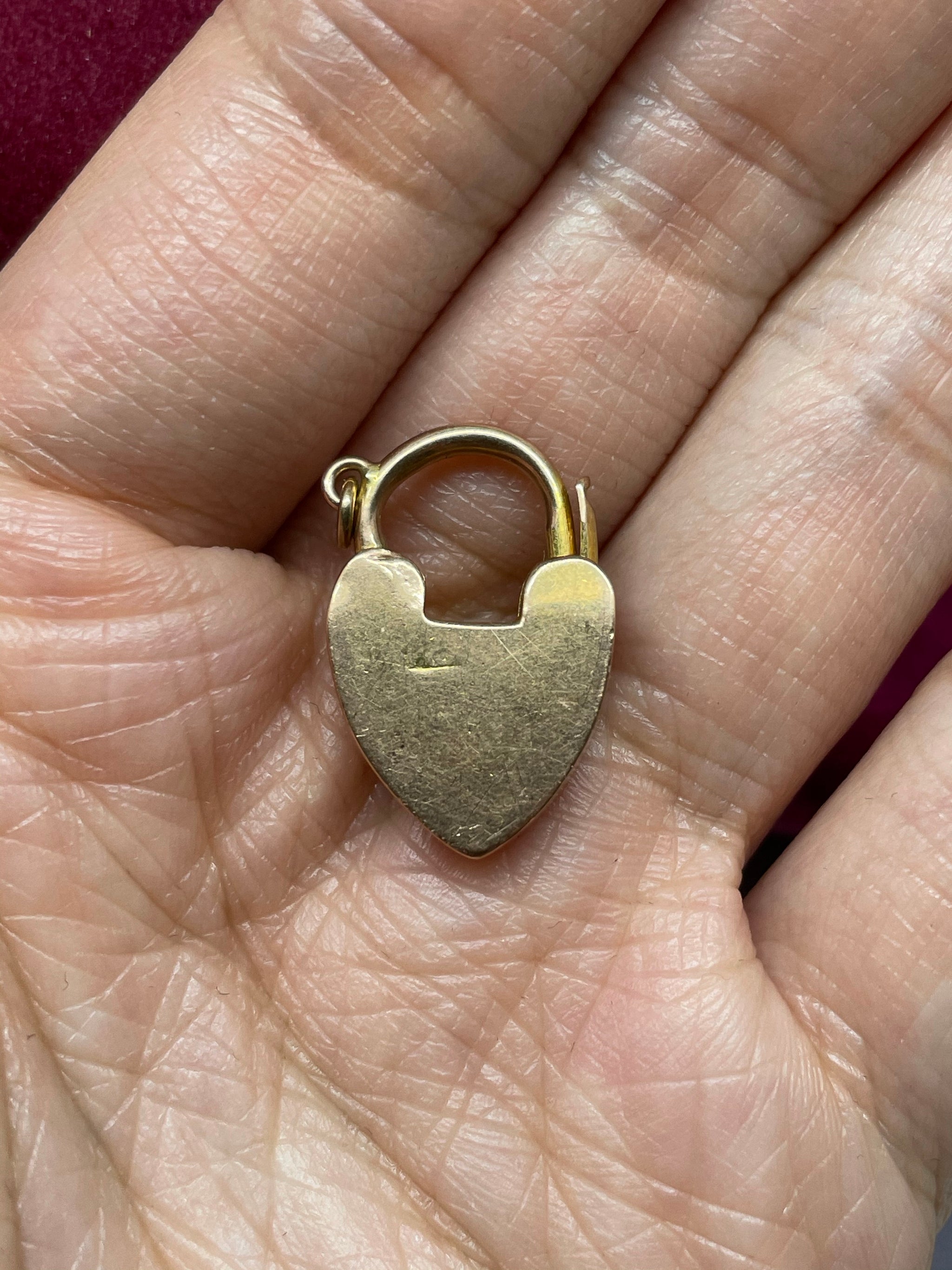 9k 9ct Vintage engraved chased heart padlock – Confetti By Jas